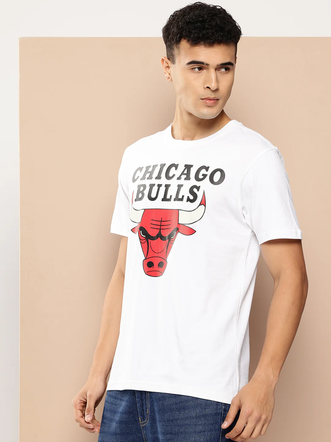 Chicago Bulls: Classic Crest T-Shirt - Image 3