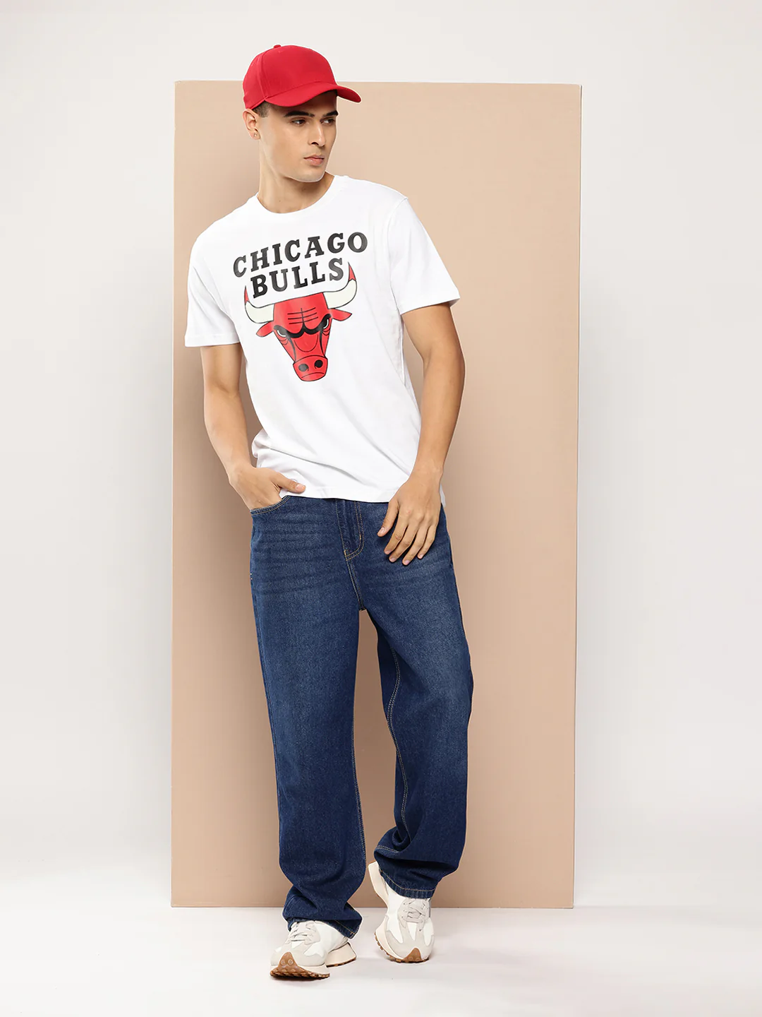 Chicago Bulls: Classic Crest T-Shirt - Image 5