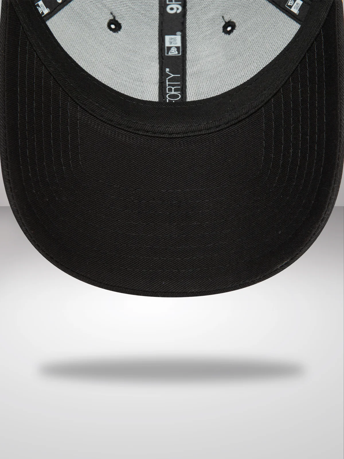 Chicago Bulls Metallic Outline Black 9FORTY Adjustable Cap - Image 5