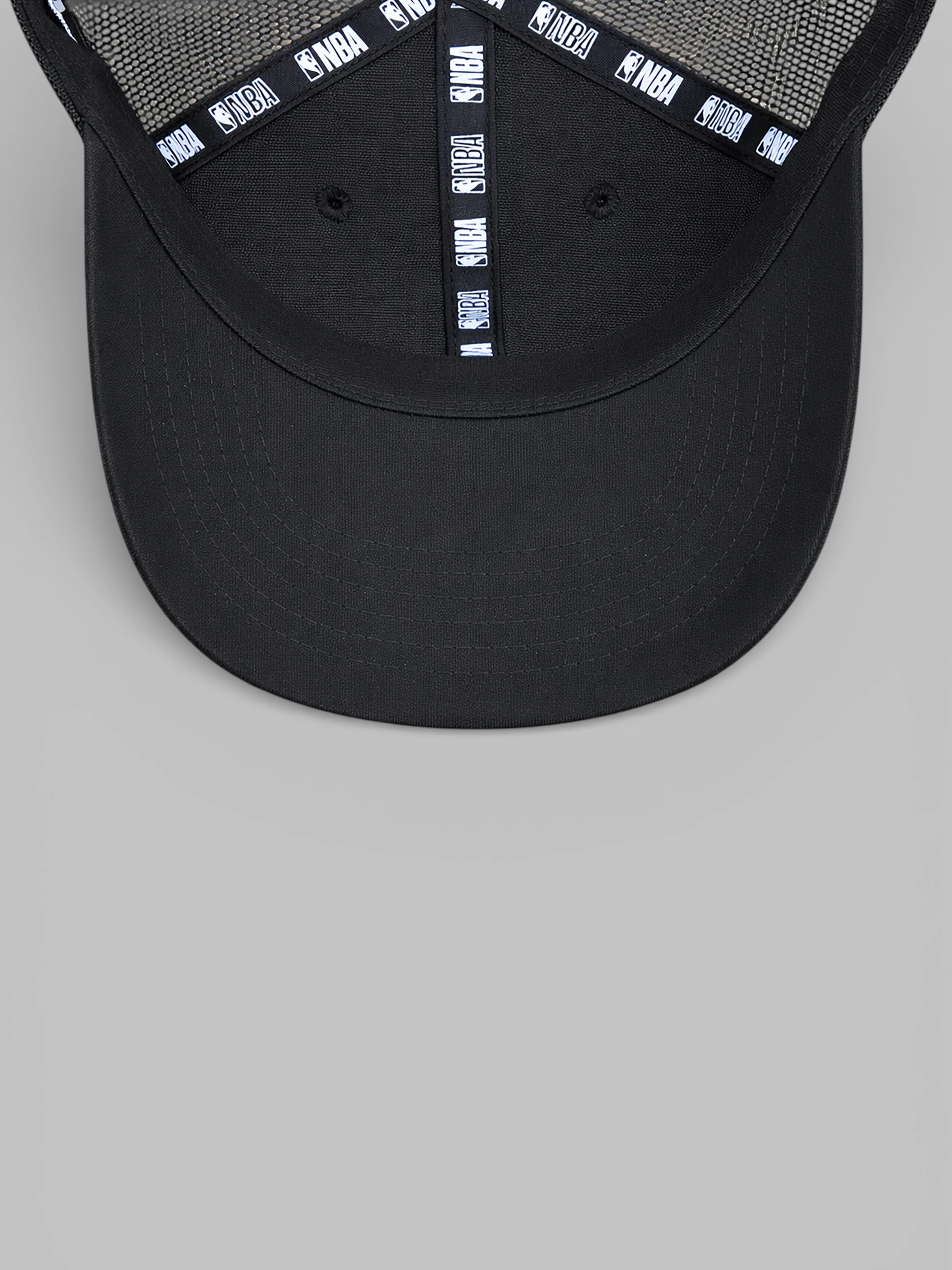 Chicago Bulls Monochrome Black Trucker Cap - Image 4