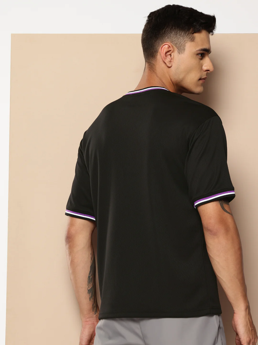 Los Angeles Lakers V-Neck Oversized T-Shirt - Image 5